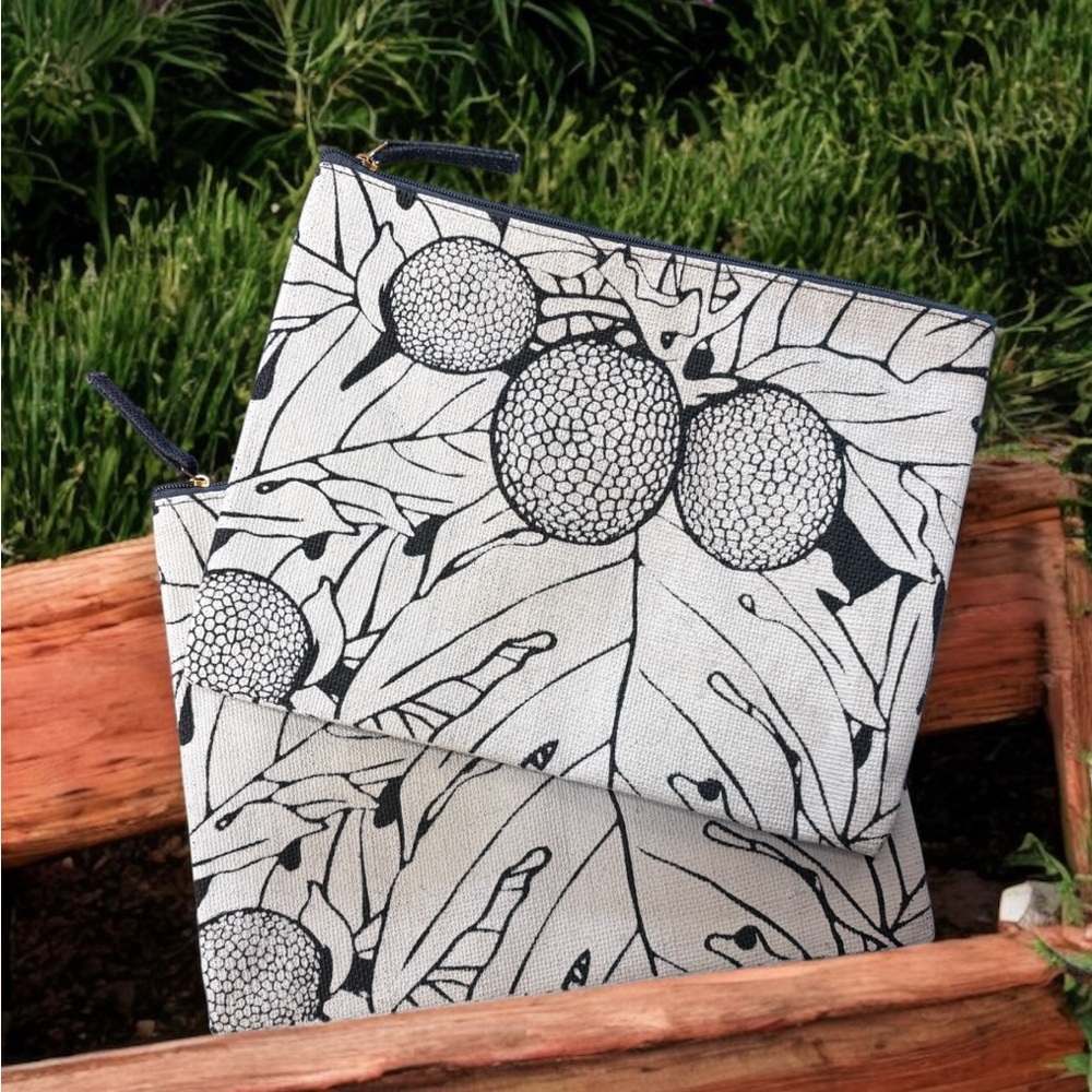 Manaola Black and White Wristlet with ‘Ulu (Breadfruit) Patterns